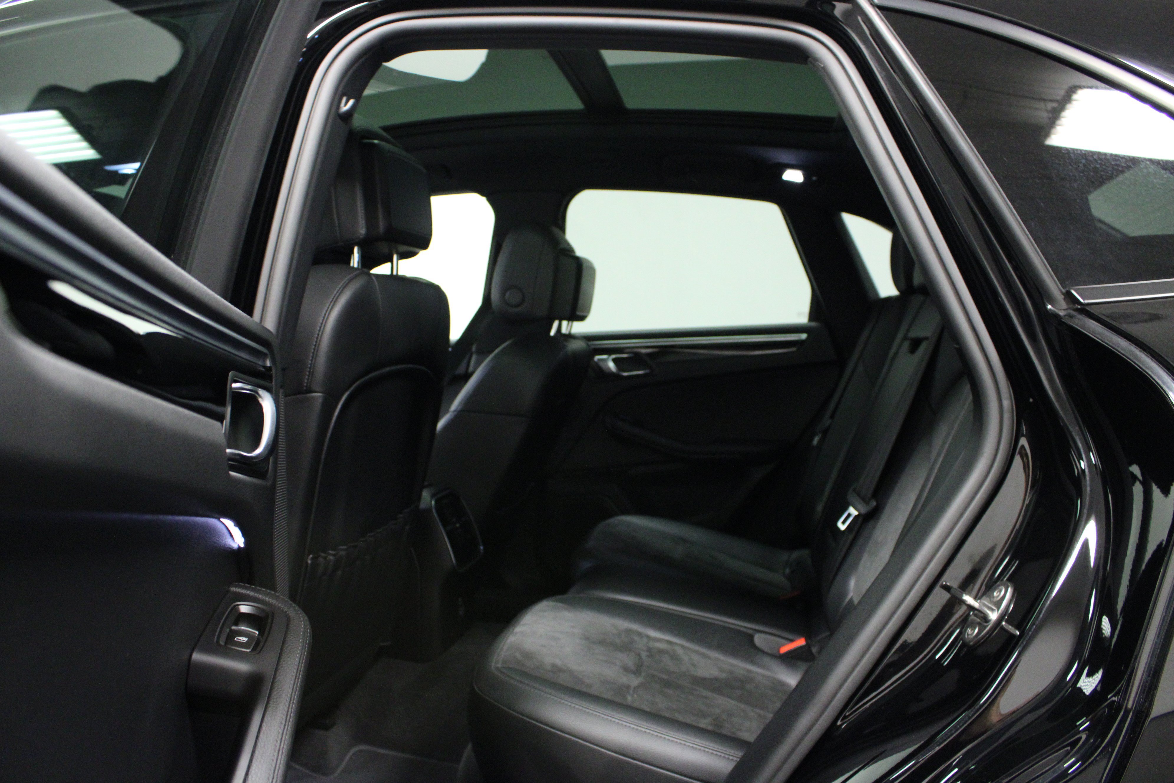 Used 2021 Porsche Macan AWD/4WD image 13