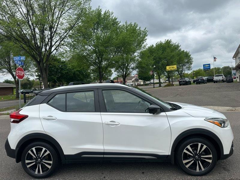 Used 2019 Nissan Kicks SR w/ SR Premium Package FWD image 4