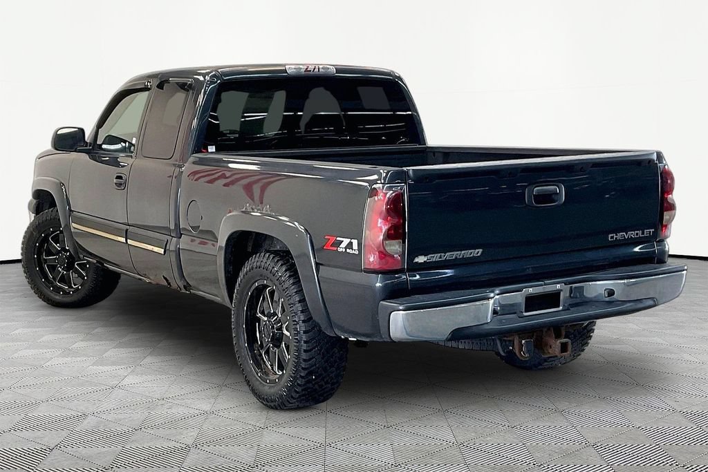 Used 2005 Chevrolet Silverado 1500 LS w/ Light Duty Power Package AWD/4WD image 4