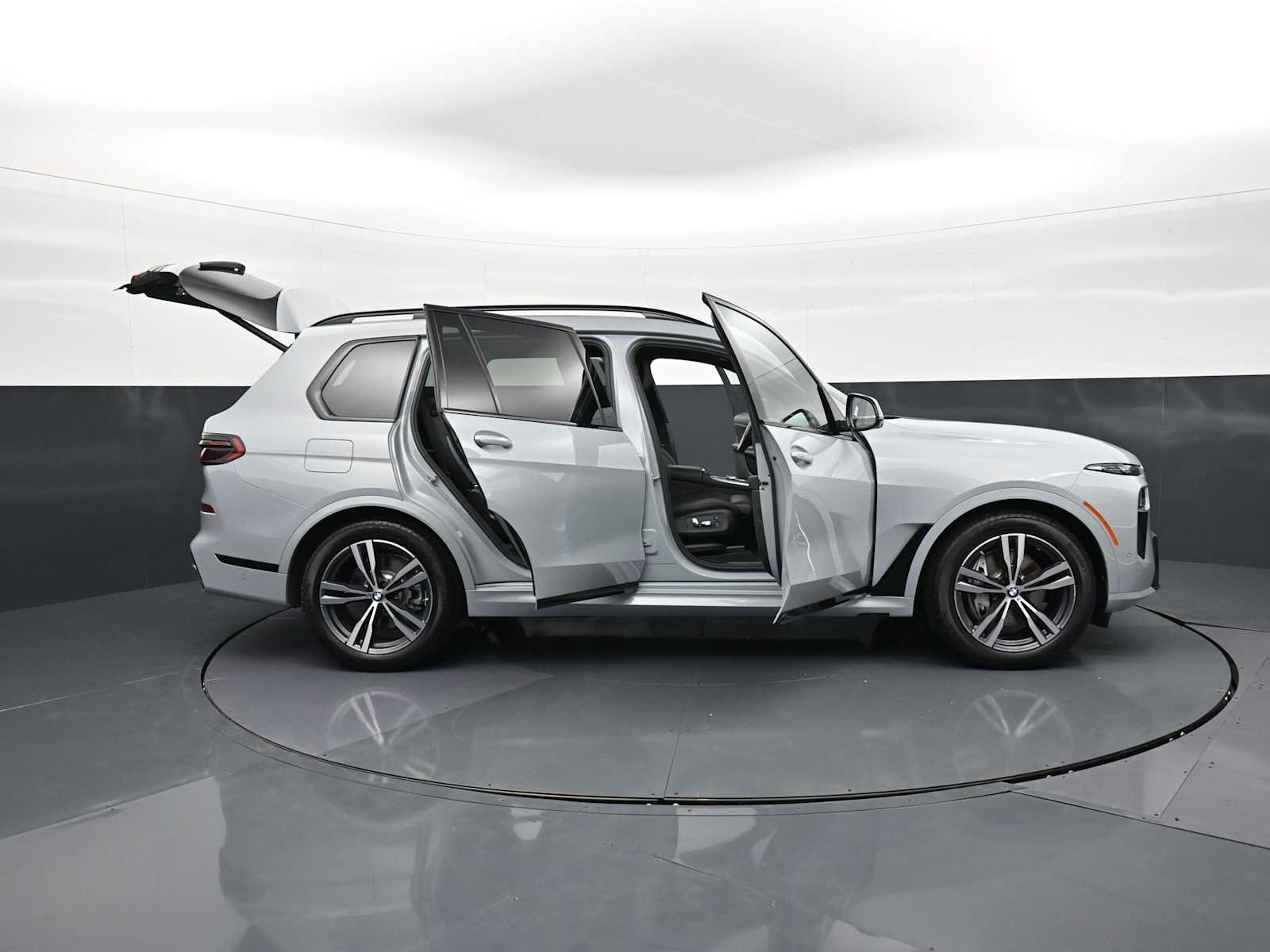 Used 2026 BMW X7 xDrive40i w/ Executive Package image 34