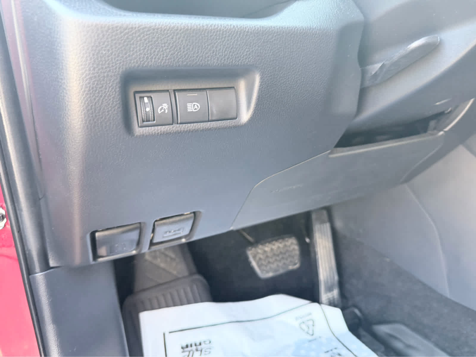 Used 2019 Toyota RAV4 LE image 18