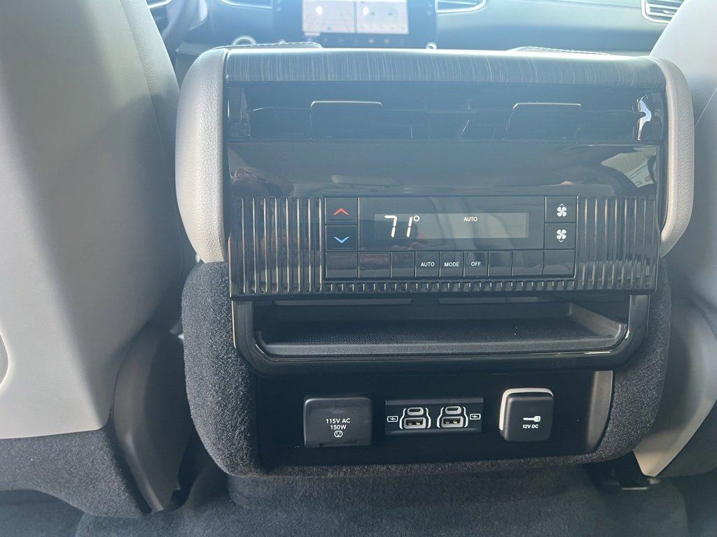 New 2024 Jeep Wagoneer L Series II w/ HD Trailer Tow Package image 36