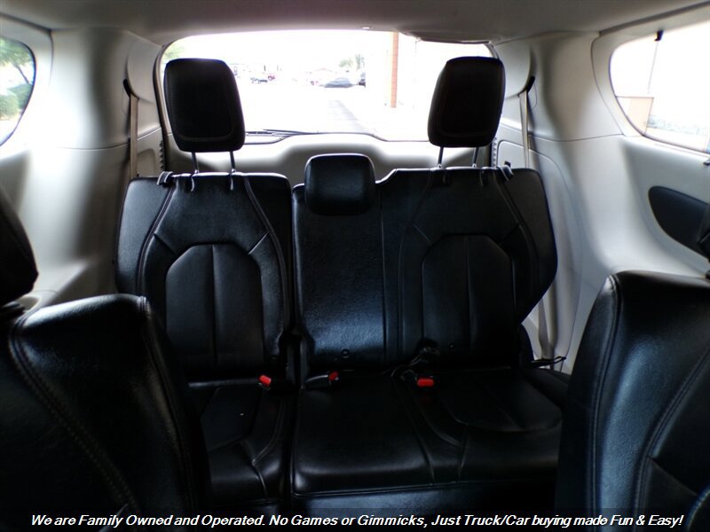 Used 2018 Chrysler Pacifica Touring-L FWD image 36