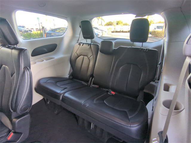Certified 2024 Chrysler Pacifica Touring-L image 16