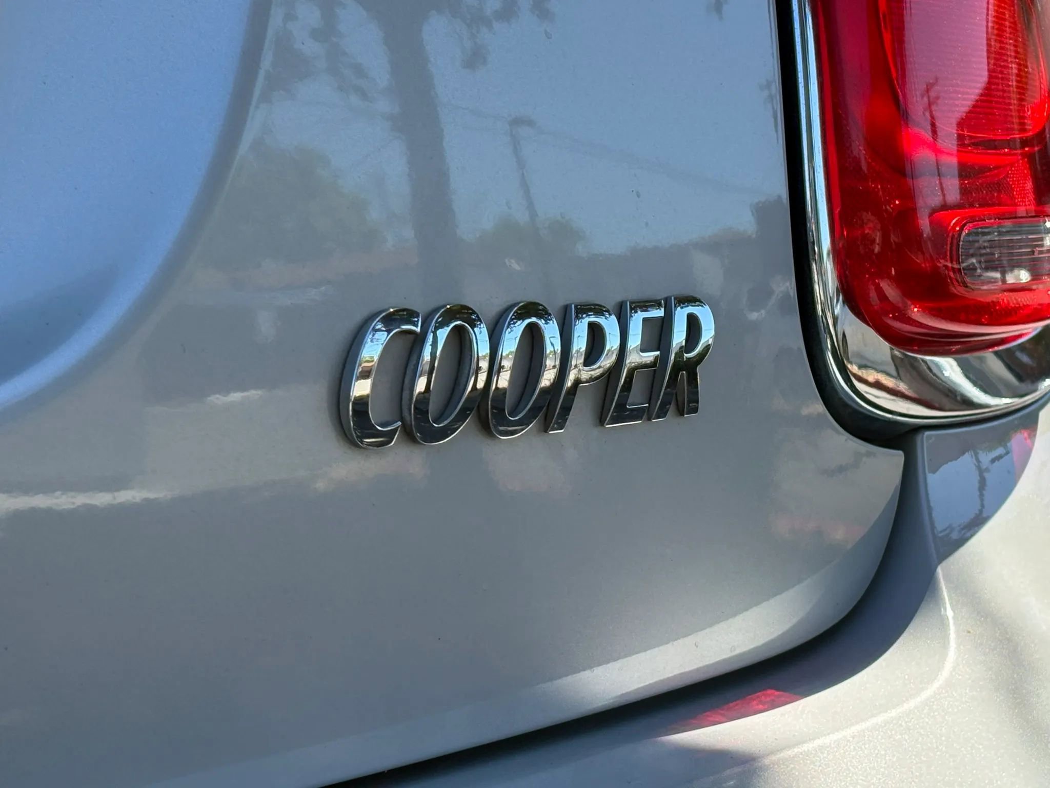 Used 2015 MINI Cooper 4-Door Hardtop image 22