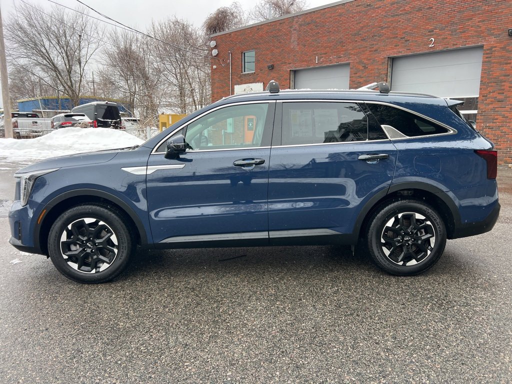 Certified 2025 Kia Sorento S w/ Panoramic Sunroof Package image 2