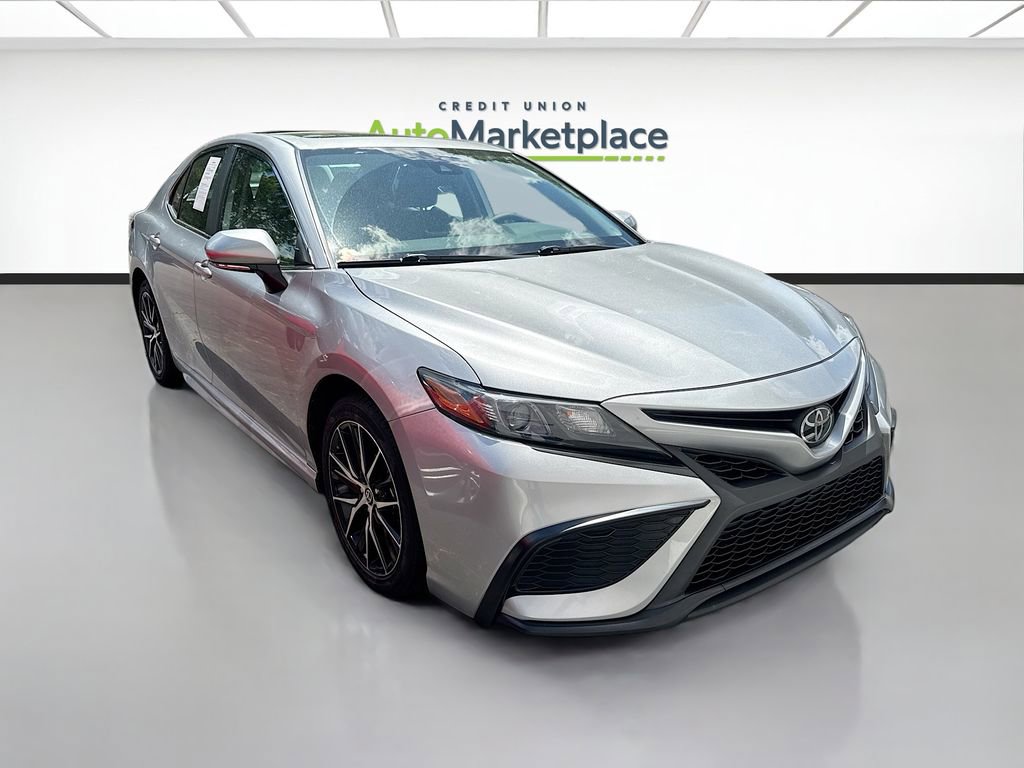 Used 2024 Toyota Camry SE FWD image 1