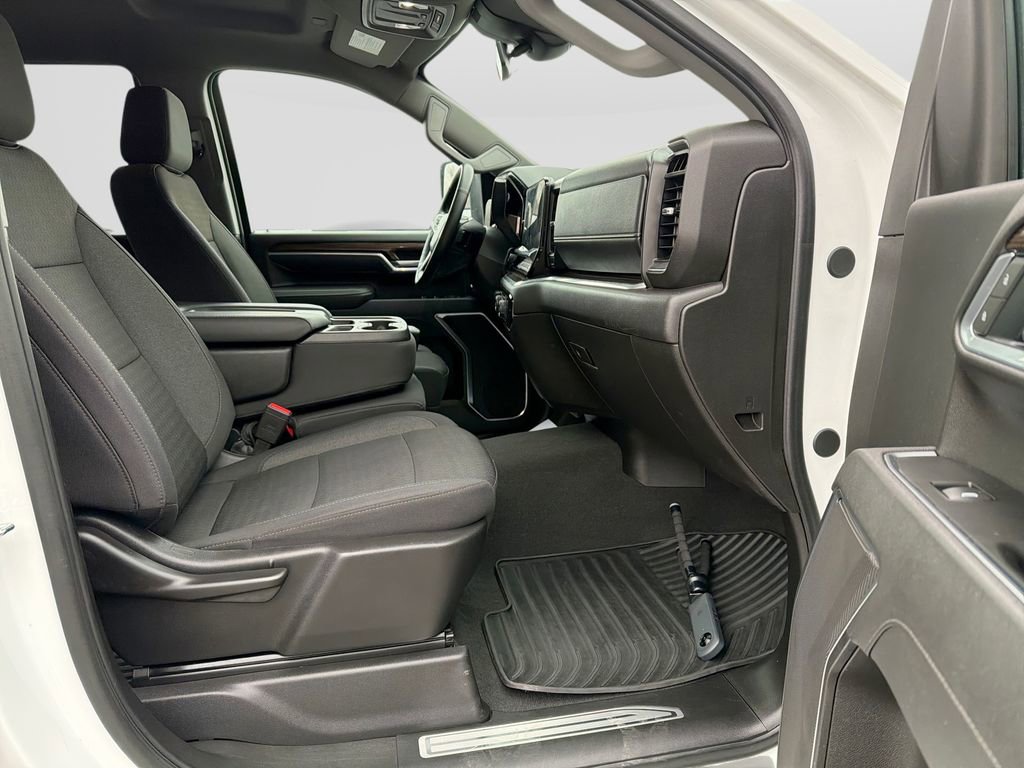 Used 2025 Chevrolet Silverado 2500 LT w/ Convenience Package image 29