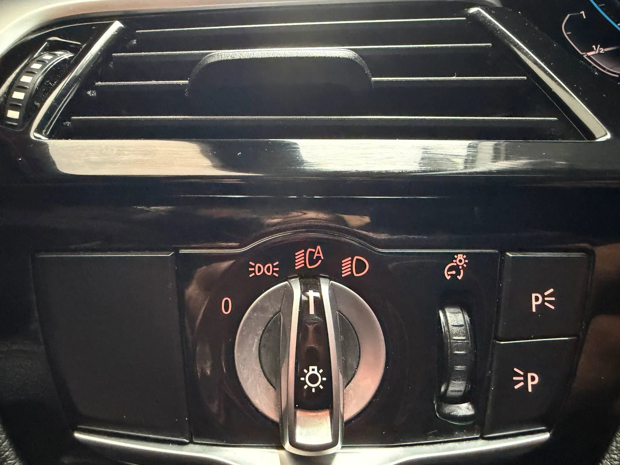 Used 2021 BMW 530i xDrive w/ Convenience Package image 25