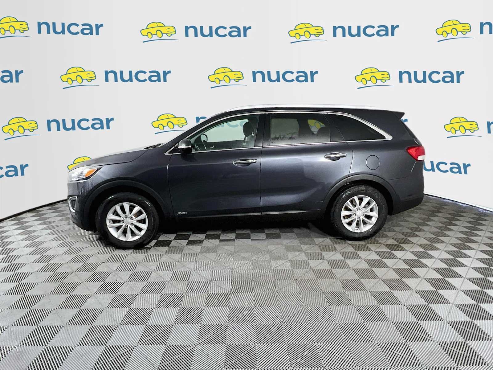 Used 2017 Kia Sorento AWD w/ LX Convenience Package image 4