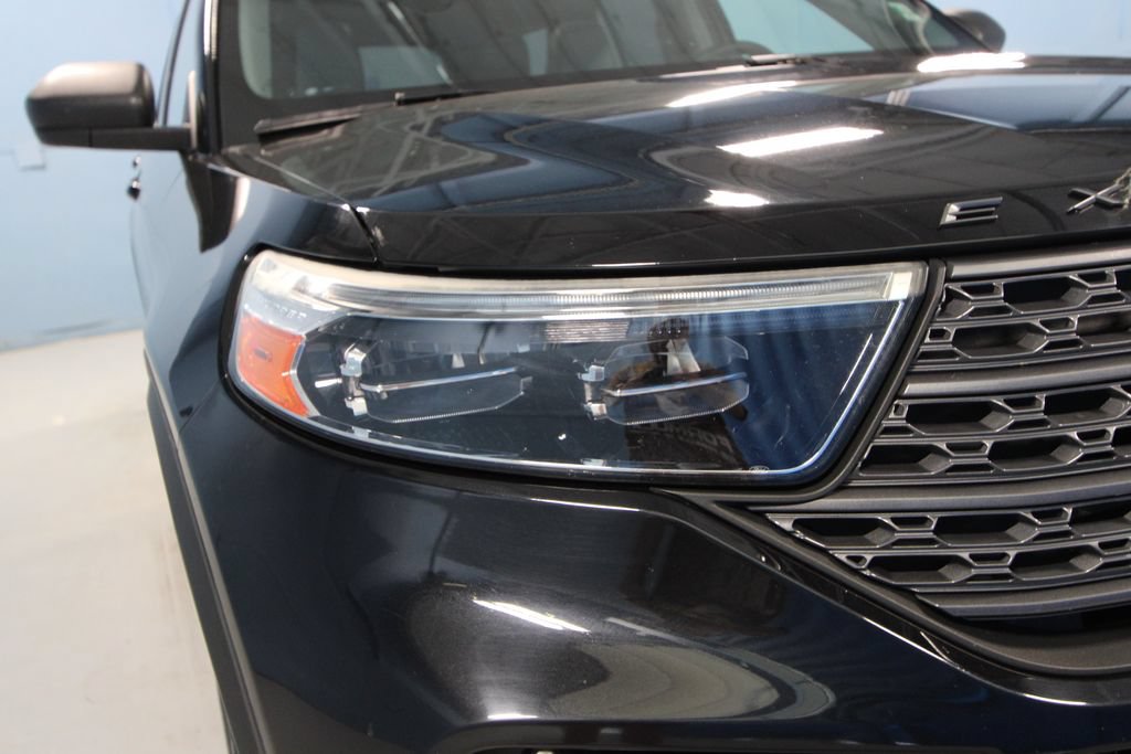 Used 2021 Ford Explorer XLT w/ Equipment Group 202A AWD/4WD image 39