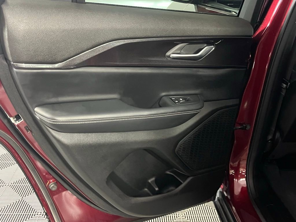 Used 2023 Jeep Grand Cherokee Laredo w/ Luxury Tech Group I image 27