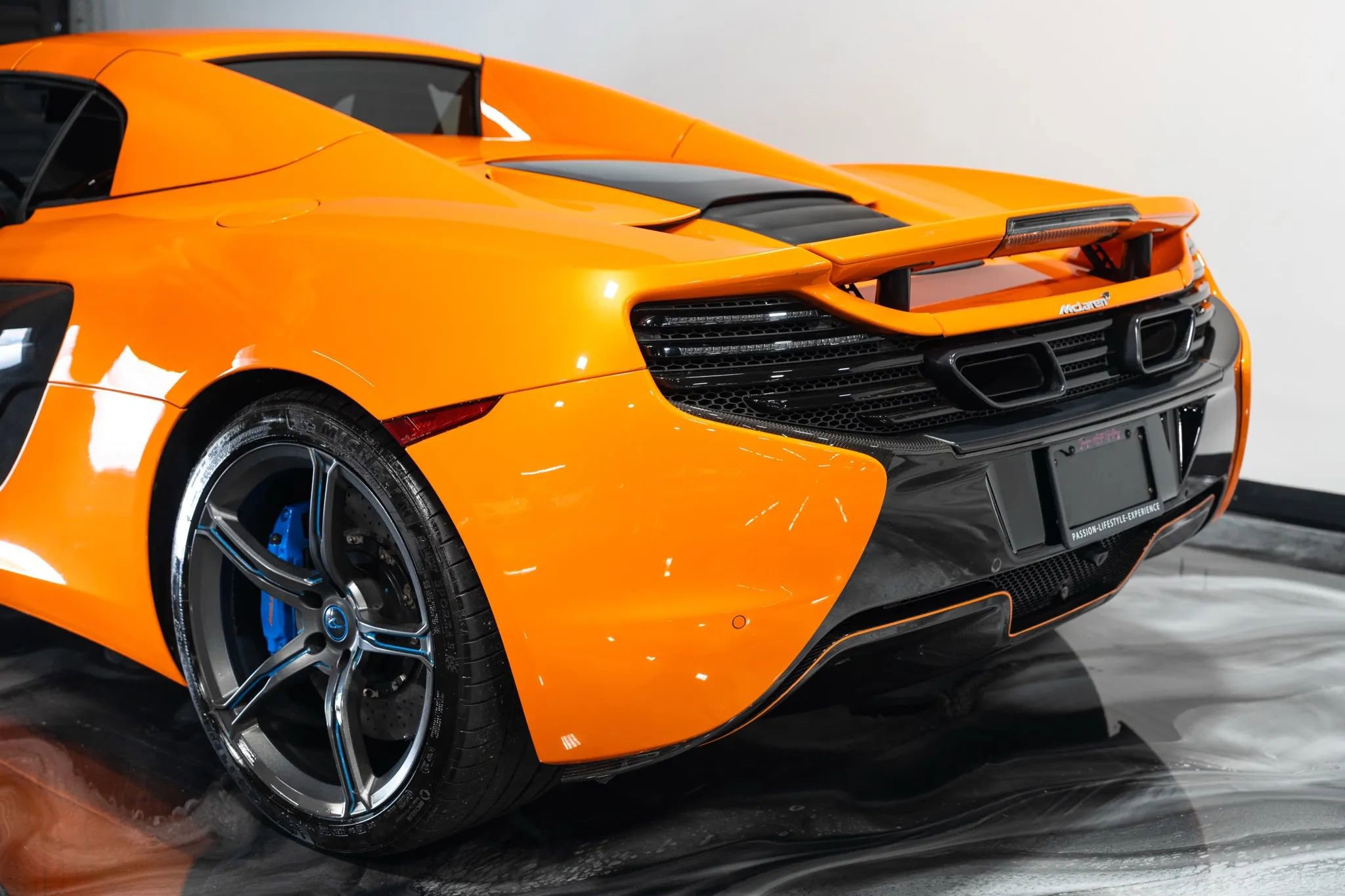 Used 2016 McLaren 650S Spider image 11