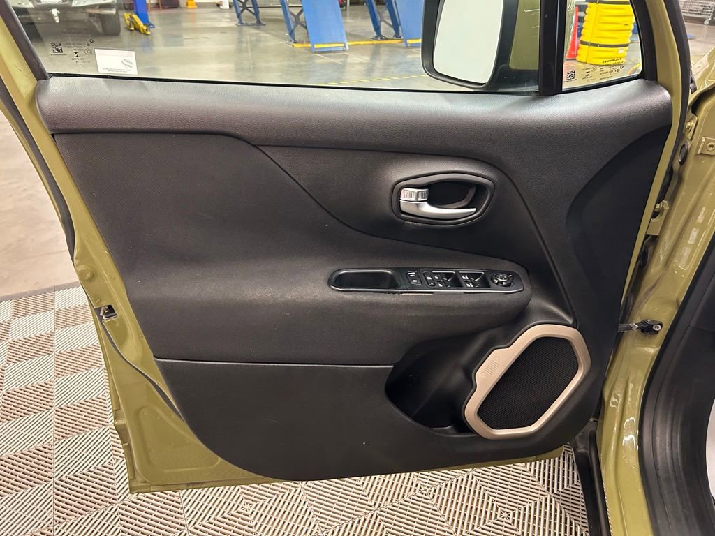 Used 2015 Jeep Renegade Latitude image 19