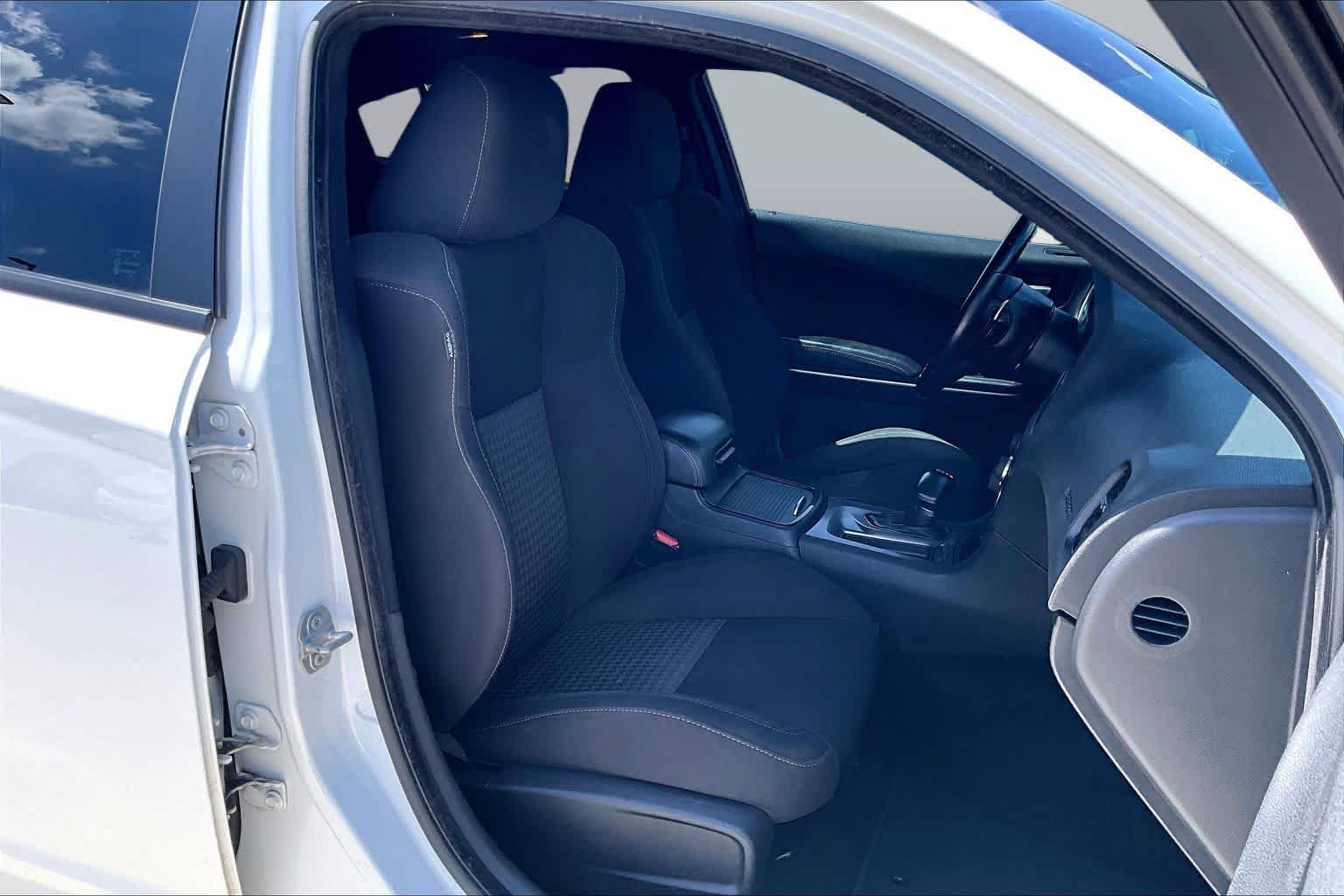 Used 2020 Dodge Charger GT w/ Blacktop Package RWD image 9