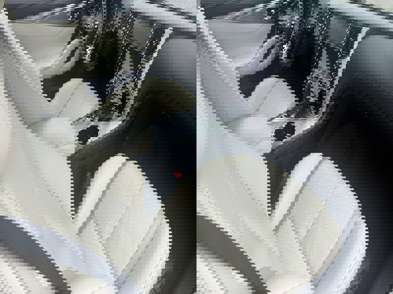 Used 2018 INFINITI Q60 3.0t Luxe w/ Sensory Package 3.0T Luxe image 13