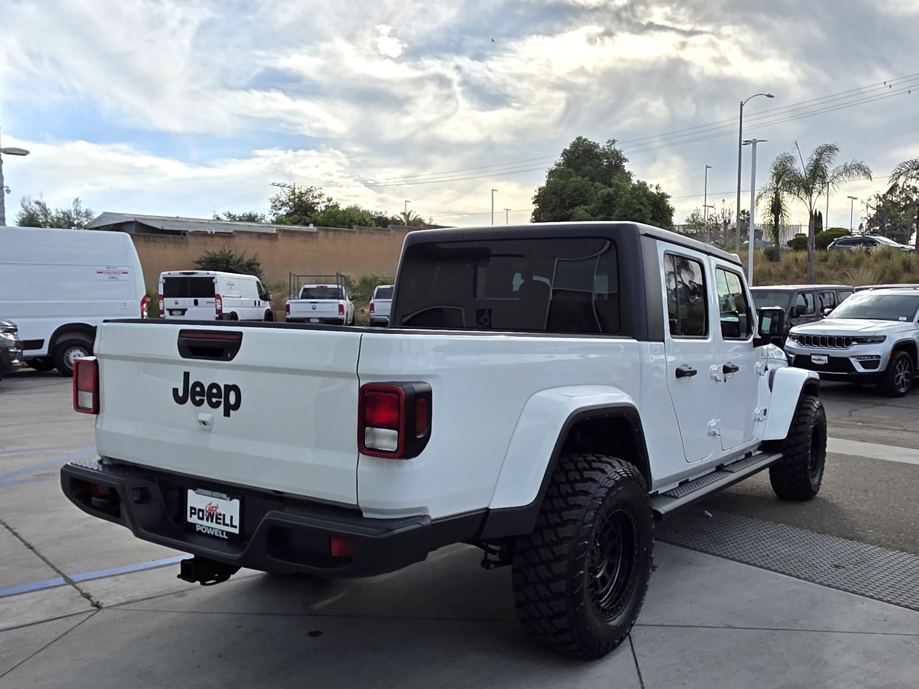 Certified 2023 Jeep Gladiator Sport image 5