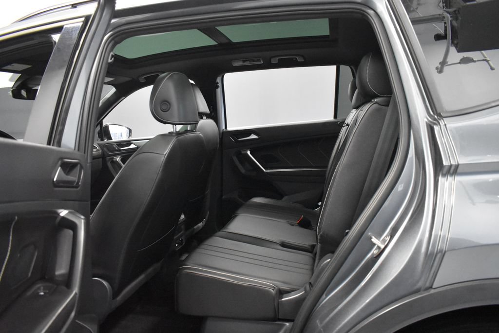 Used 2023 Volkswagen Tiguan SE R-Line FWD image 31