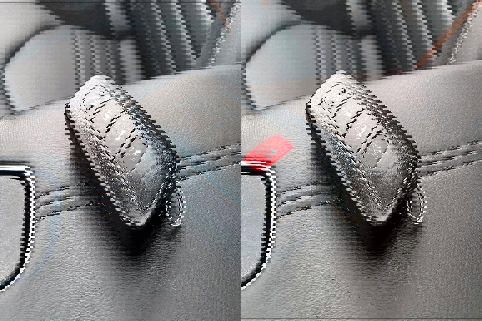 Used 2022 Toyota Avalon XSE image 14