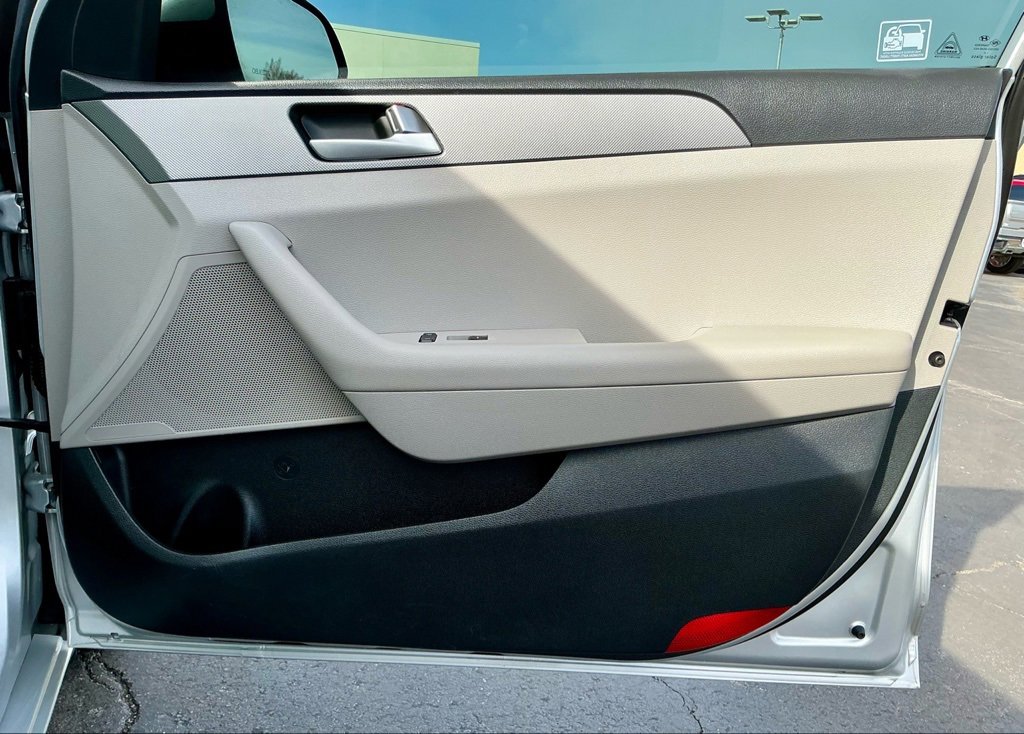 Used 2015 Hyundai Sonata SE image 23