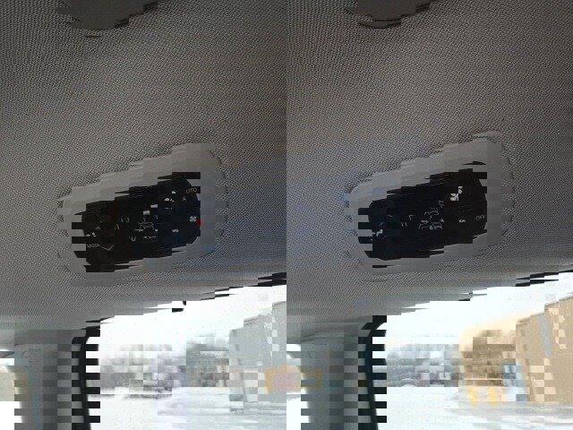 Used 2017 Chrysler Pacifica Touring-L w/ Tire & Wheel Group image 10