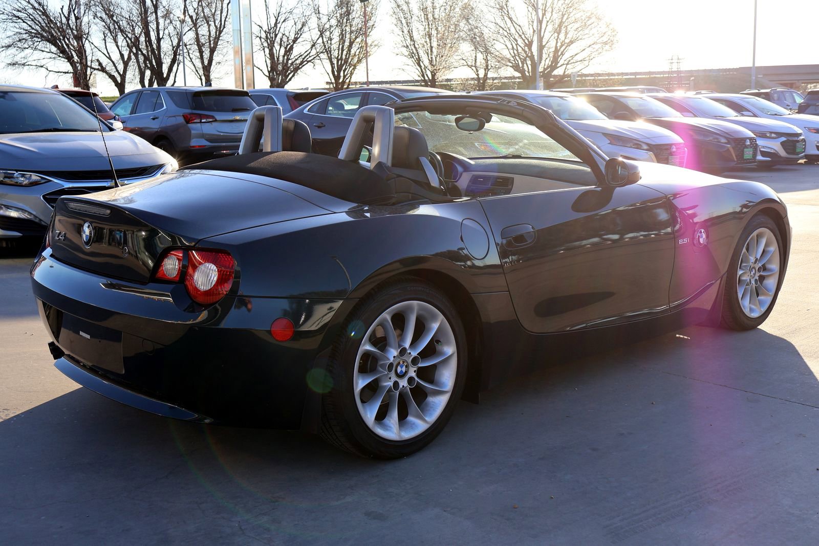 Used 2005 BMW Z4 2.5i image 12