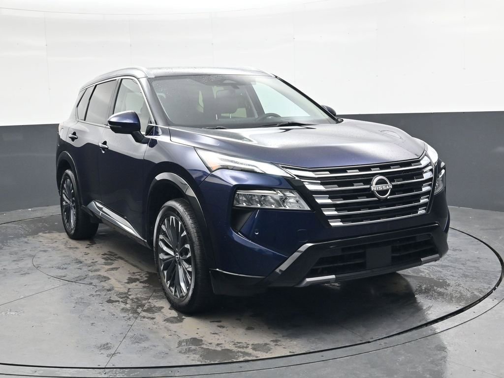 Used 2024 Nissan Rogue Platinum w/ Platinum Premium Package image 2
