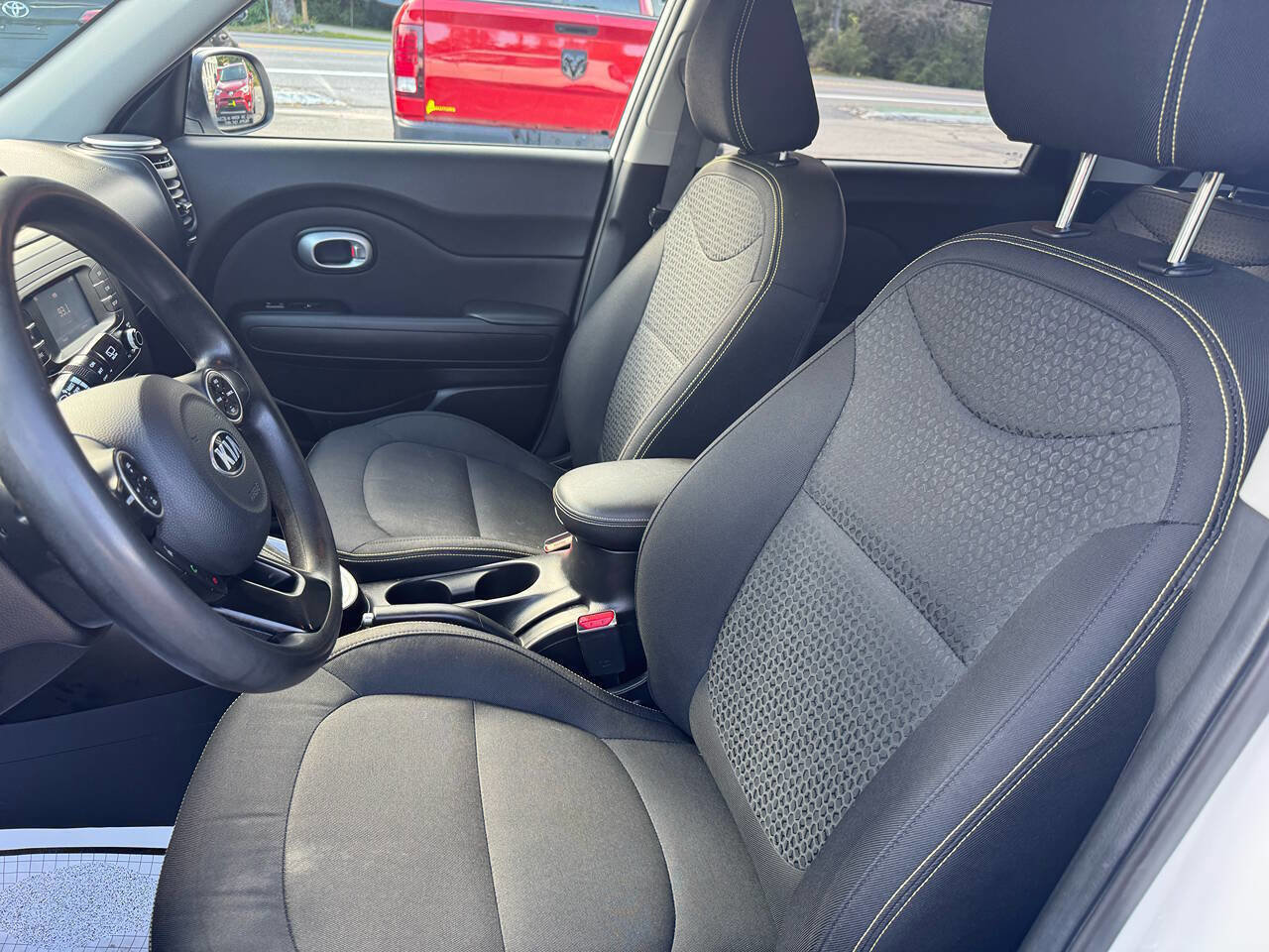 Used 2016 Kia Soul + image 19