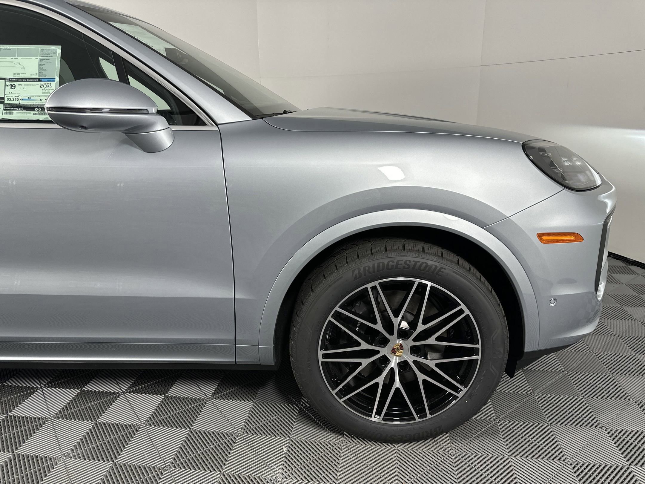 Certified 2025 Porsche Cayenne image 12