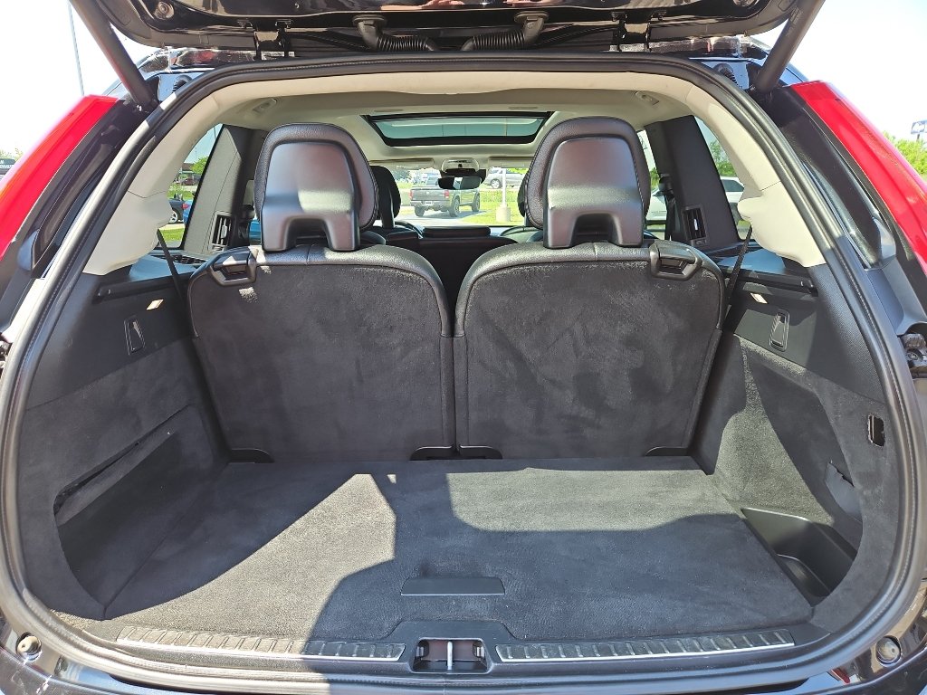 Used 2018 Volvo XC90 T6 Momentum w/ Momentum Plus Package AWD/4WD image 17