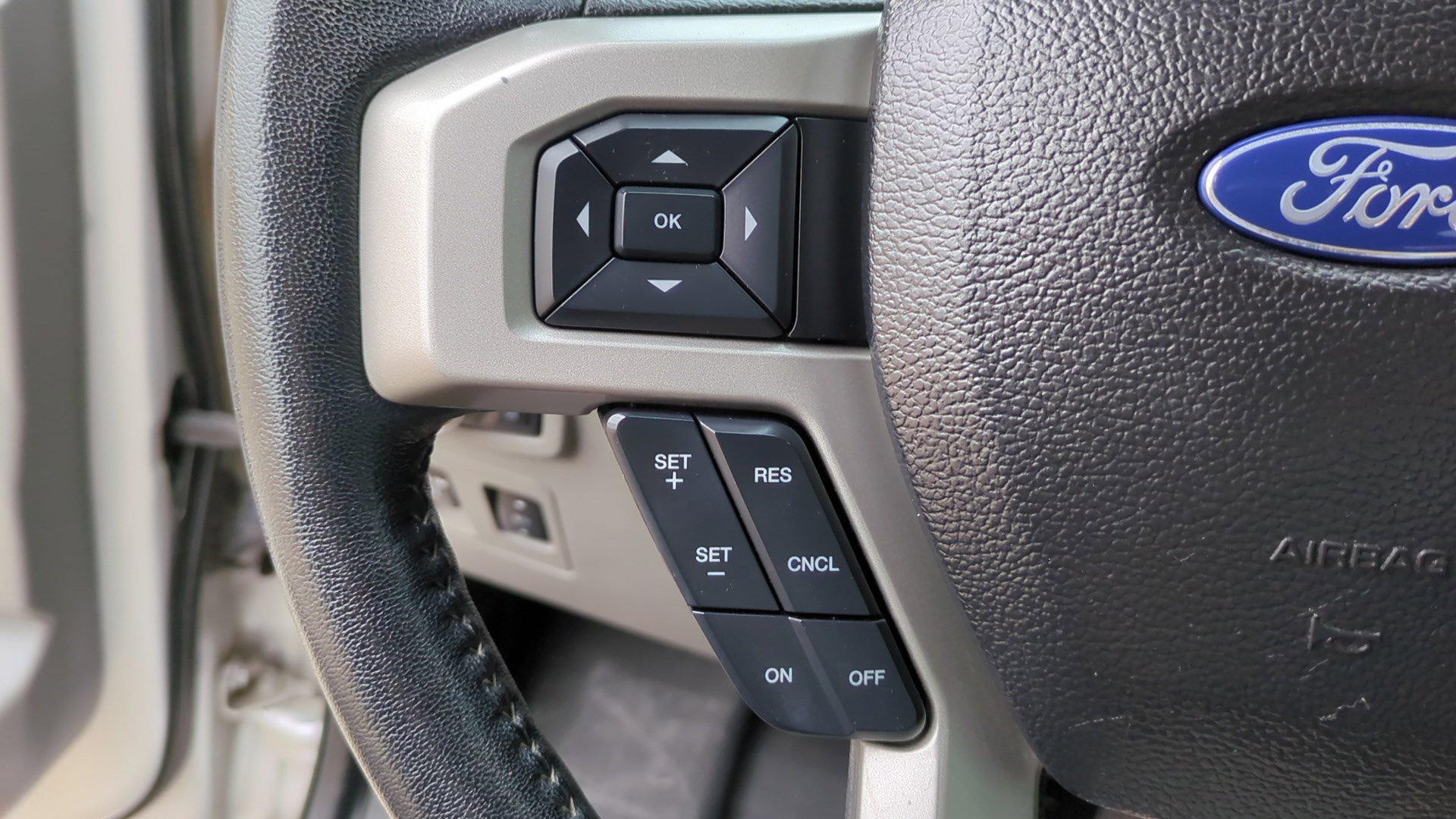 Used 2019 Ford F150 Lariat w/ Max Trailer Tow Package image 17