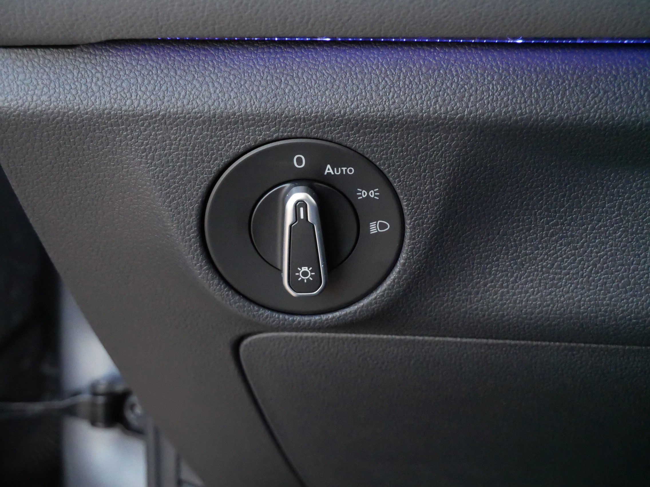 Certified 2025 Volkswagen Jetta SEL image 27