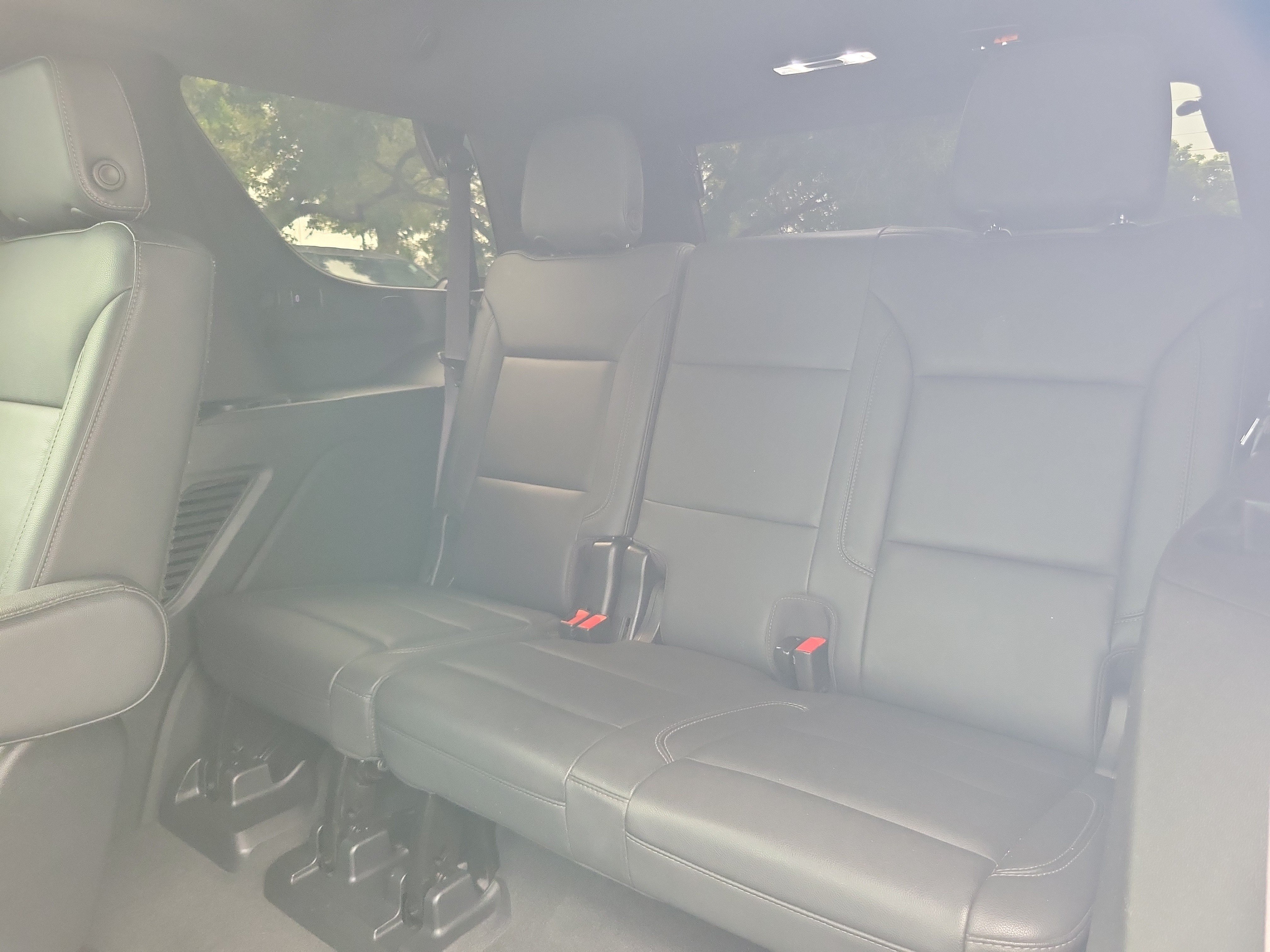 Used 2022 Chevrolet Tahoe Z71 w/ Luxury Package AWD/4WD image 17
