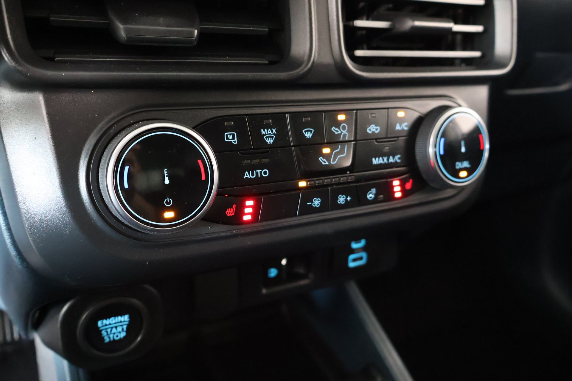 Used 2023 Ford Maverick Lariat w/ Lariat Luxury Package FWD image 8