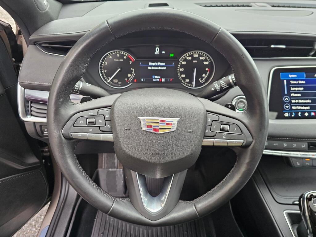 Used 2023 Cadillac XT4 Luxury w/ Cold Weather Package AWD/4WD image 29