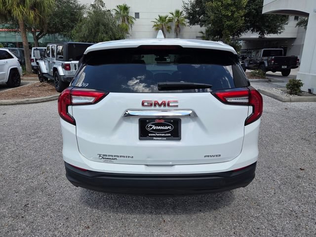 Used 2024 GMC Terrain SLE AWD/4WD image 12