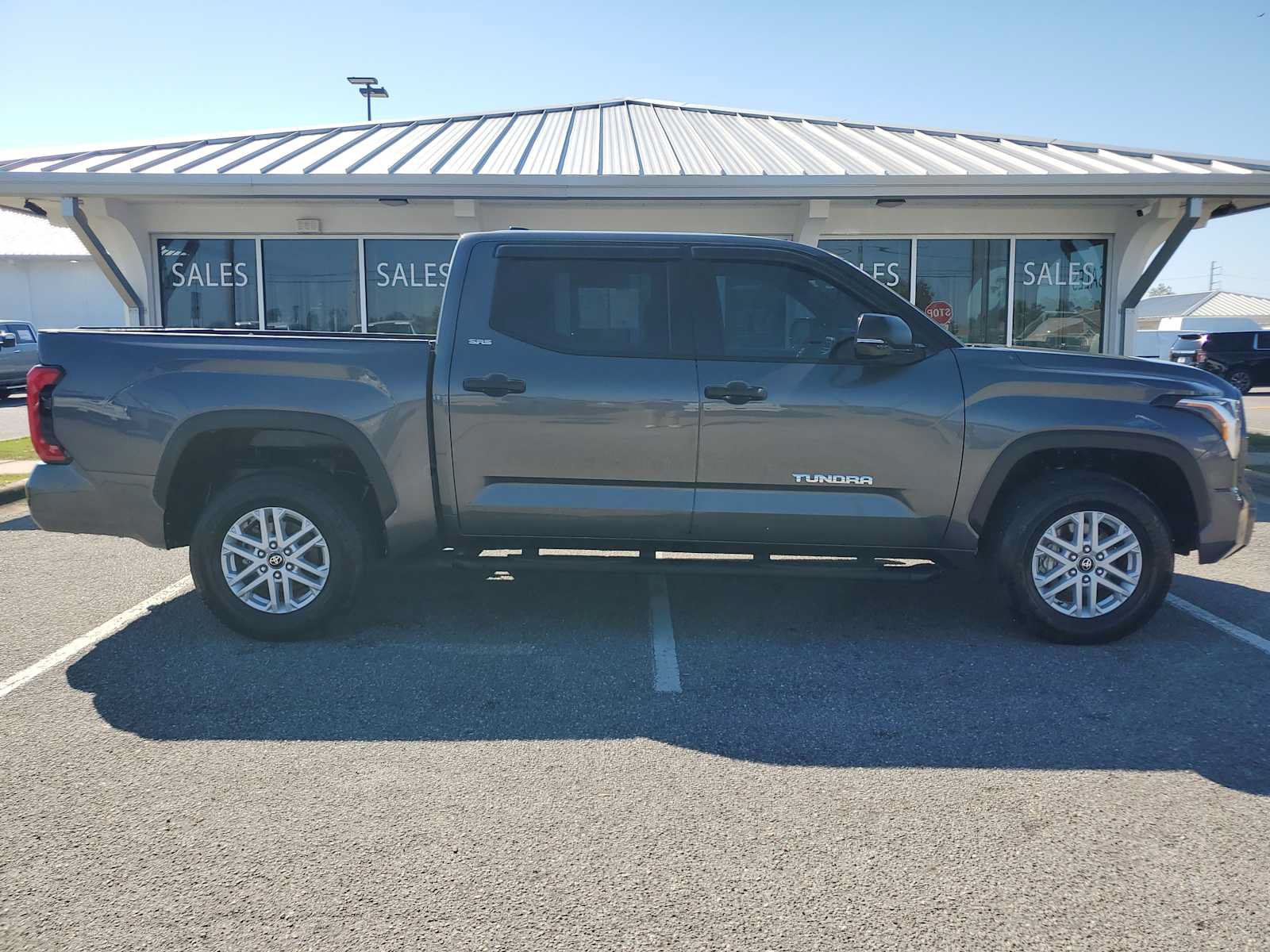Used 2025 Toyota Tundra SR5 w/ SR5 Convenience Package AWD/4WD image 9