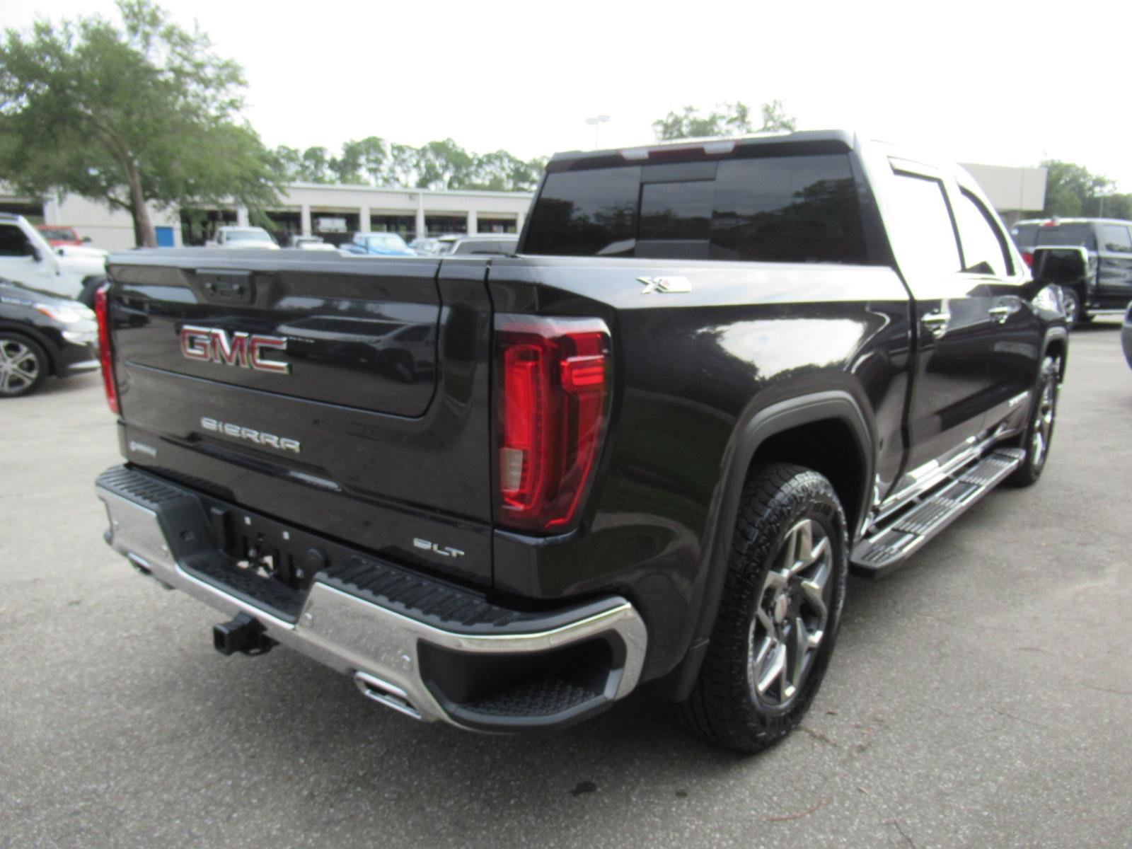 Used 2022 GMC Sierra 1500 SLT w/ SLT Premium Plus Package AWD/4WD image 8