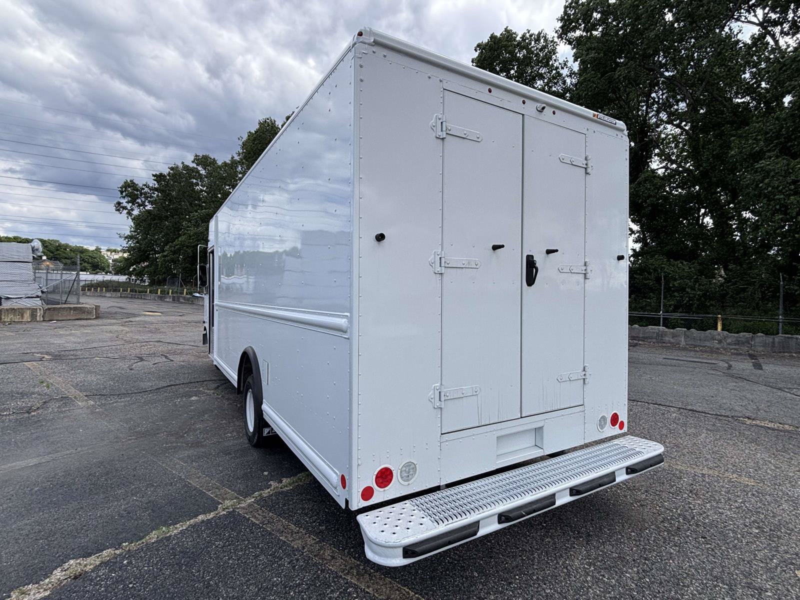 New 2027 Ford E-450 and Econoline 450 Super Duty w/ A/C Prep Package RWD image 4