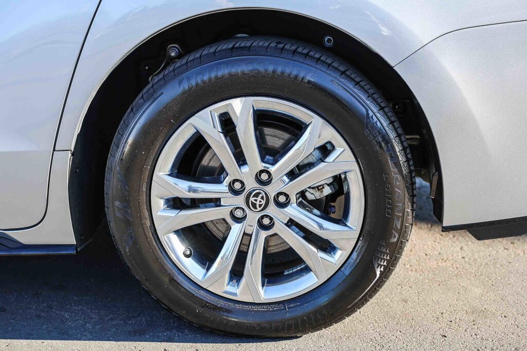 Certified 2024 Toyota Sienna Platinum AWD/4WD image 31