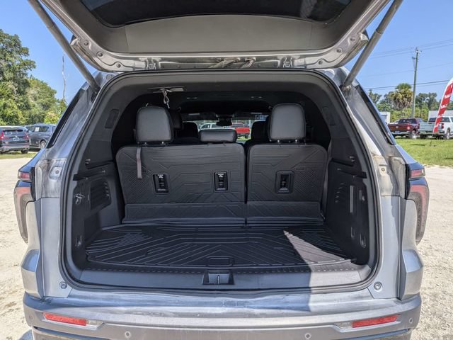 Used 2025 Chevrolet Traverse LT w/ Midnight/Sport Edition FWD image 12