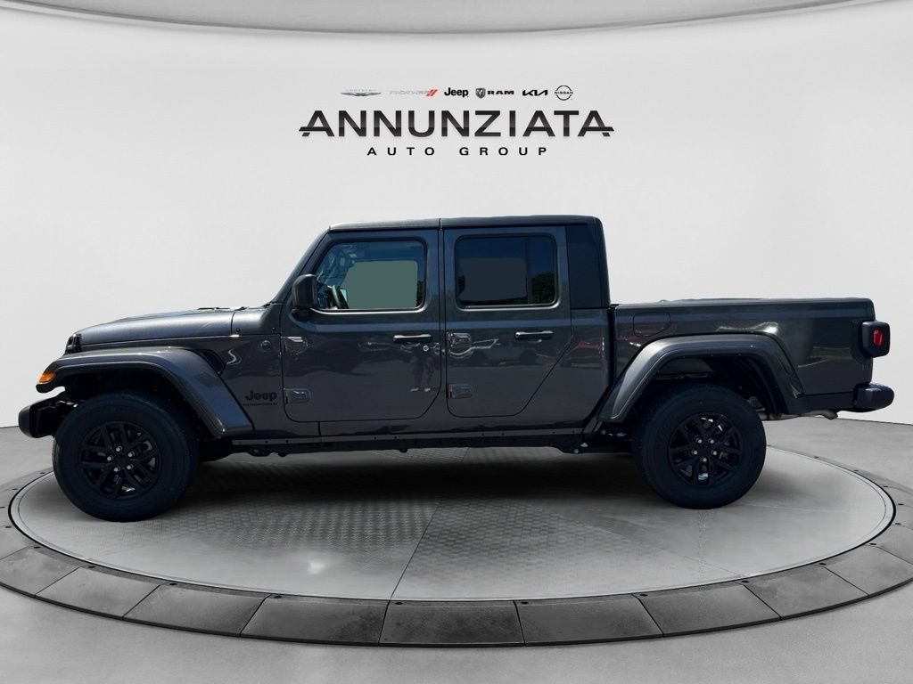 Used 2023 Jeep Gladiator Sport AWD/4WD image 2