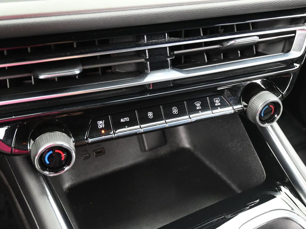 Used 2024 Chevrolet Traverse LS image 29