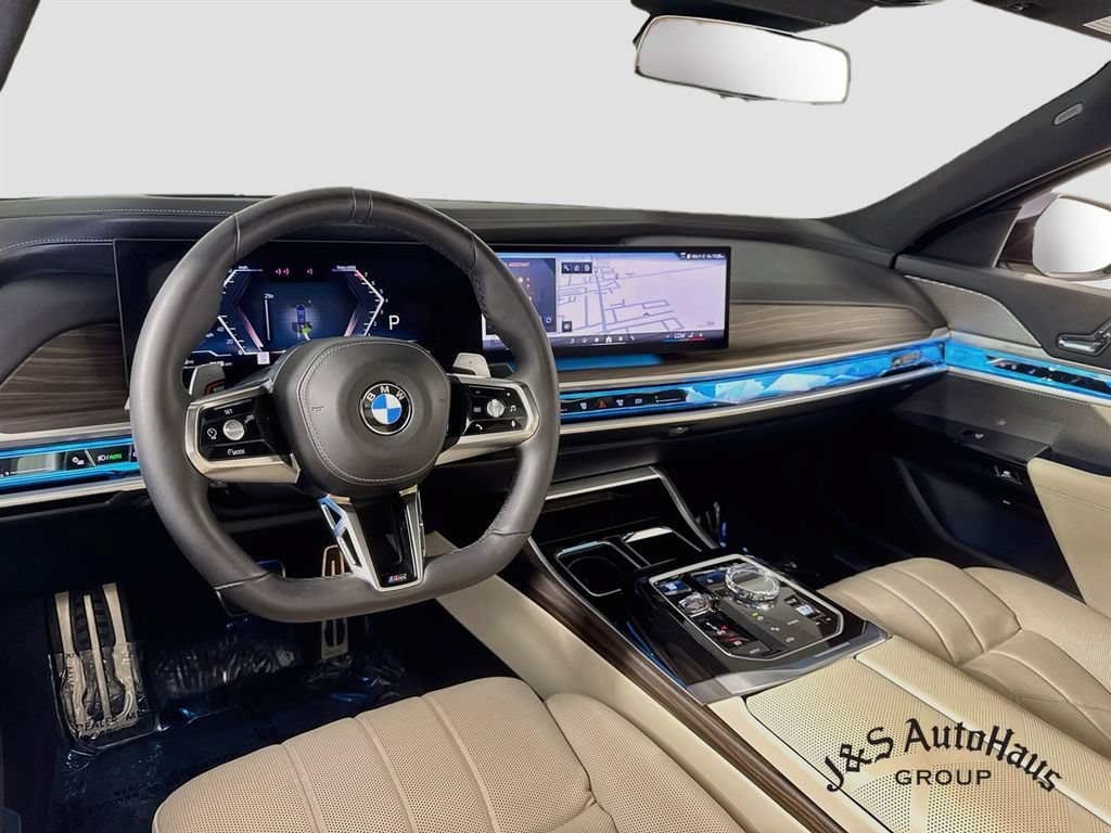Used 2024 BMW 740i xDrive AWD/4WD image 30