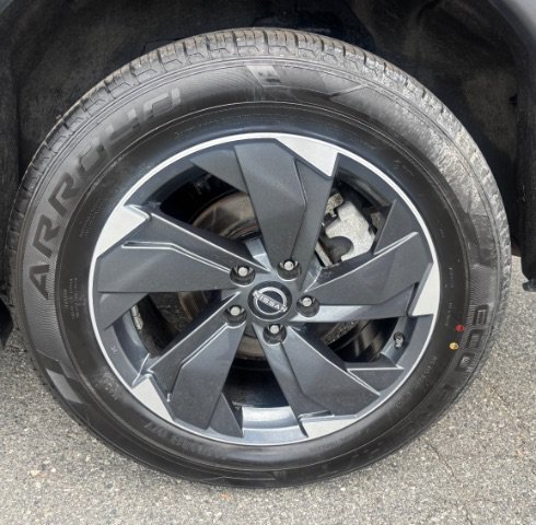 Used 2025 Nissan Rogue SV AWD/4WD image 18