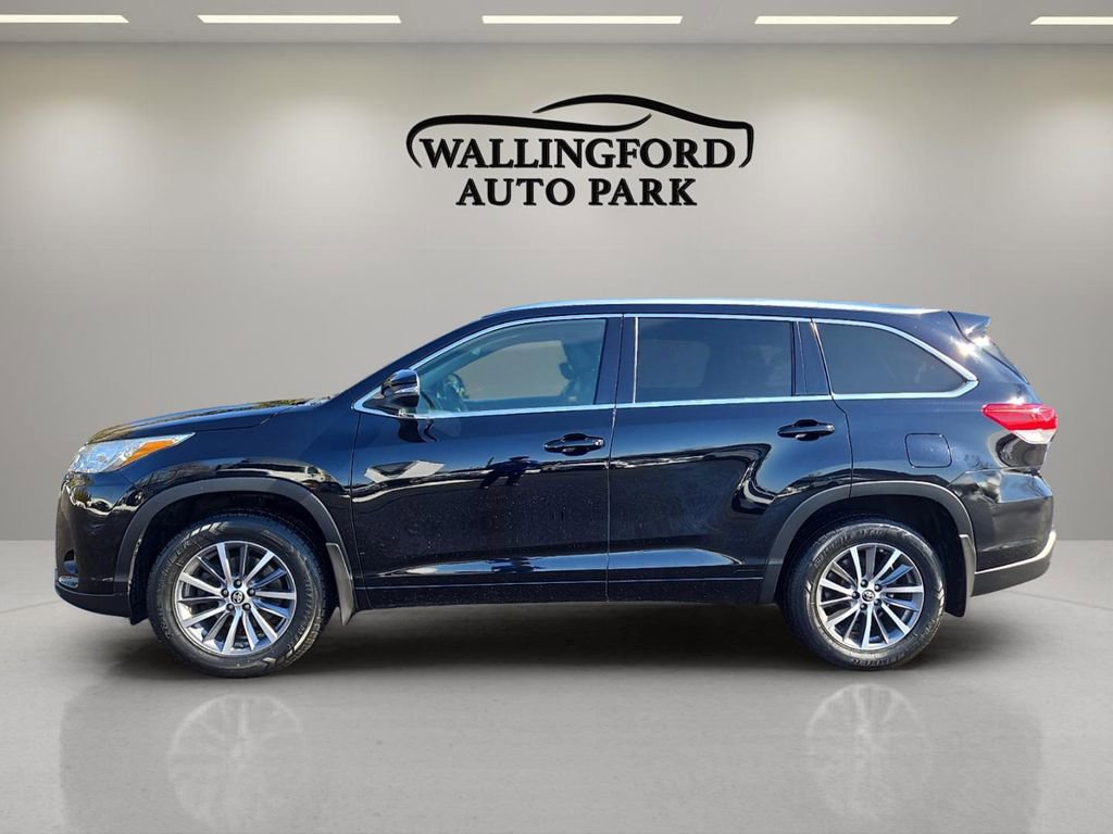 Used 2018 Toyota Highlander XLE w/ Carpet Mat Package (TMS) image 7