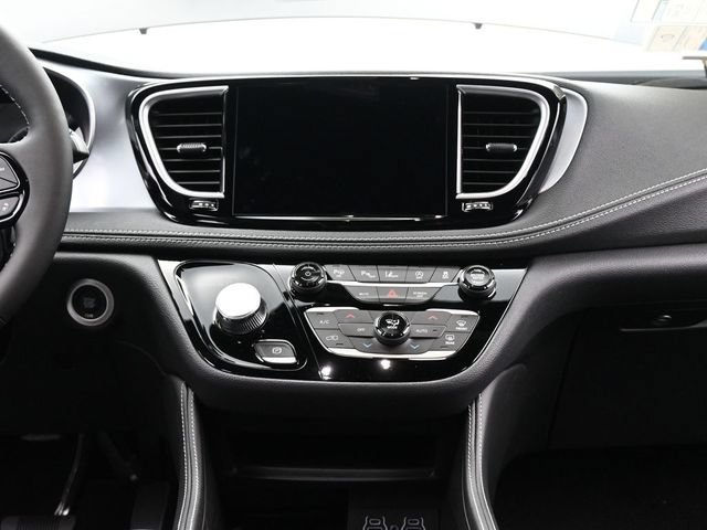 New 2025 Chrysler Pacifica Limited FWD image 25