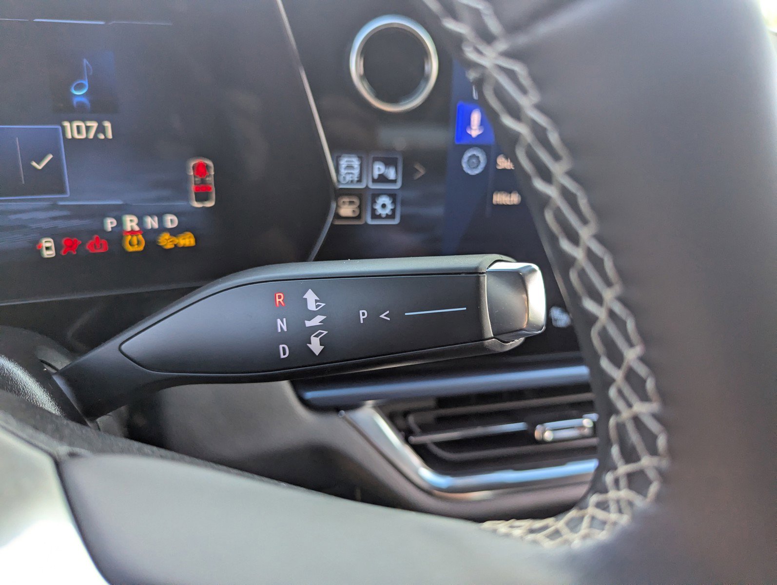 Certified 2025 Chevrolet Equinox EV LT w/ Convenience Package image 28