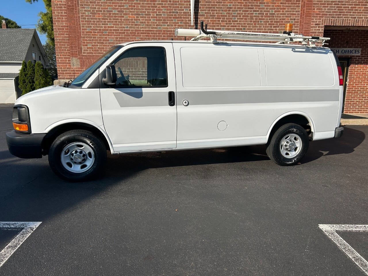 Used 2012 Chevrolet Express 2500 image 1