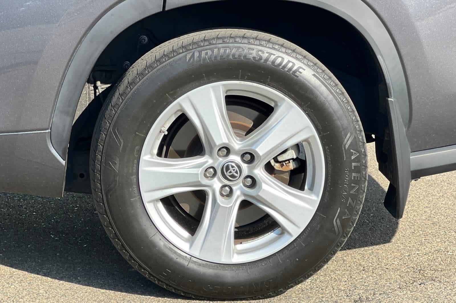 Used 2022 Toyota Highlander LE AWD/4WD image 24